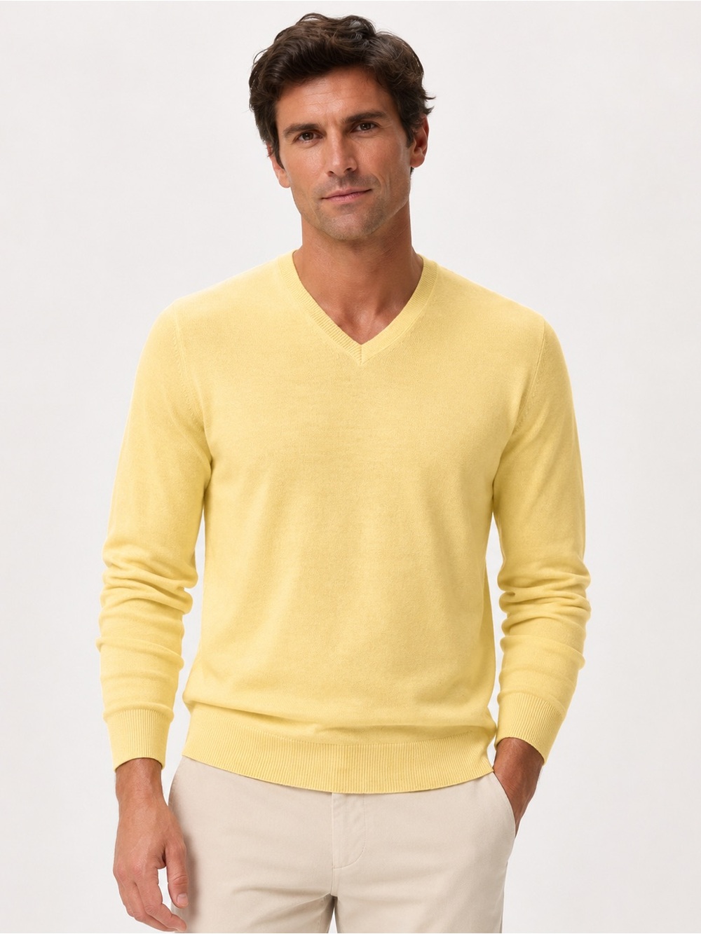 Vtg Robert Bruce Men's Lightweight V-Neck Sweater in Soft Yellow large